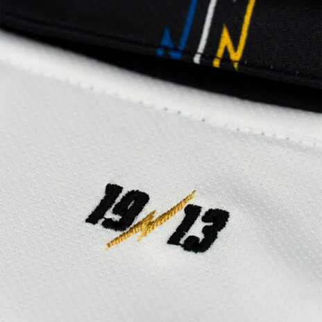 Il ricamo 1913 con il fulmine, maglia Parma