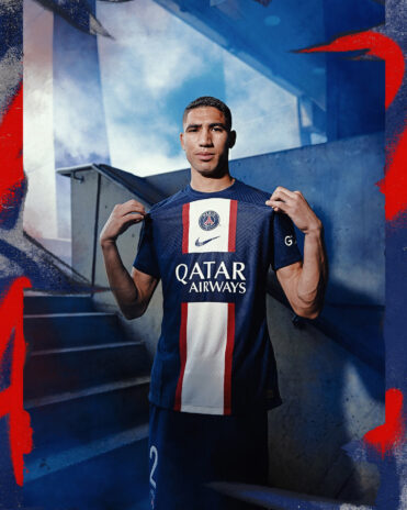 Hakimi con la nuova maglia del PSG 2022-2023