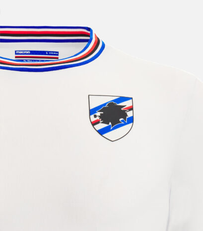 Il colletto blucerchiato a girocollo