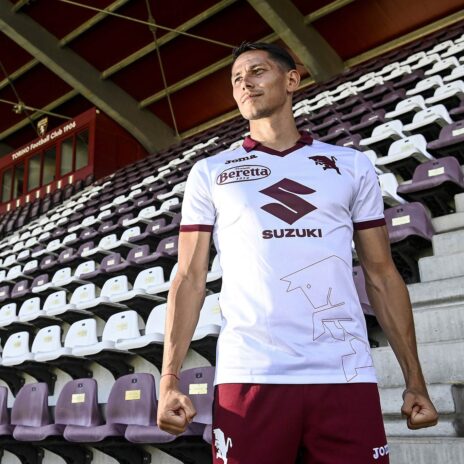 La divisa away del Torino 2022-2023 bianca