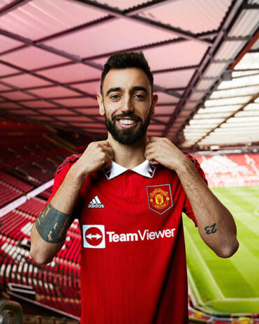 united-home-22-23-fernandes