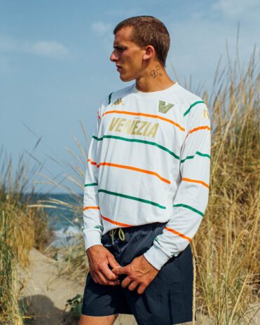 La seconda divisa del Venezia bianca