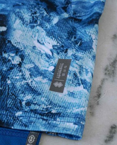 Etichetta Erreà sulla divisa del Como