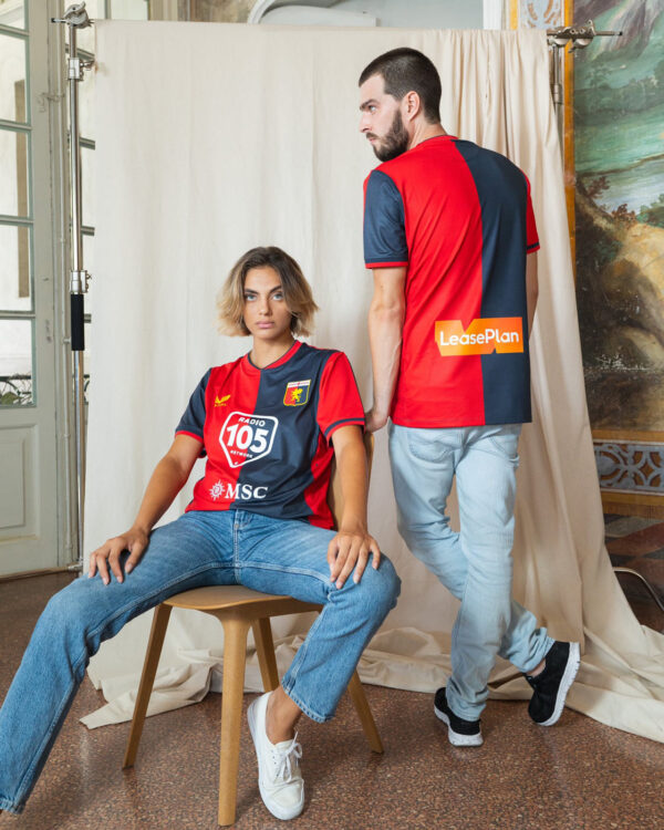 La maglia del Genoa 2022-2023 rossoblù