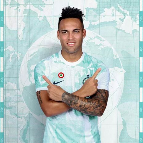 La nuova maglia dell'Inter verde acqua