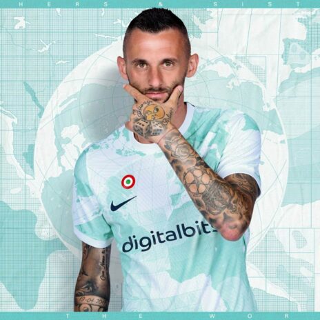 Brozovic, maglia Inter away 2022-2023