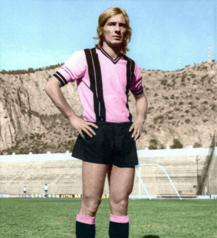 La maglia a bretelle del Palermo nel 1973-1974