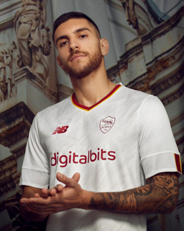 Pellegrini con la seconda maglia della Roma