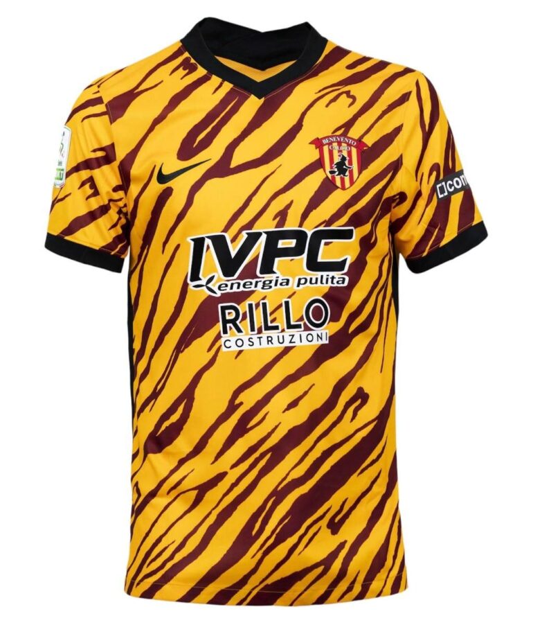 Maglie Serie B 20222023 tutte le foto e gli sponsor tecnici
