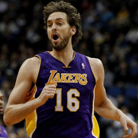 Gasol con la canotta viola dei Lakers