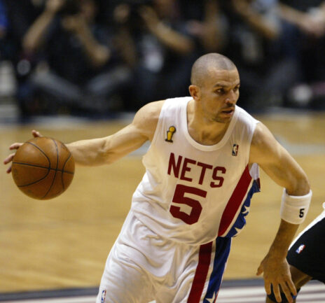 La divisa throwback 2003 dei Nets