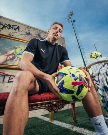 Frattesi con il pallone invernale Serie A 2022-2023