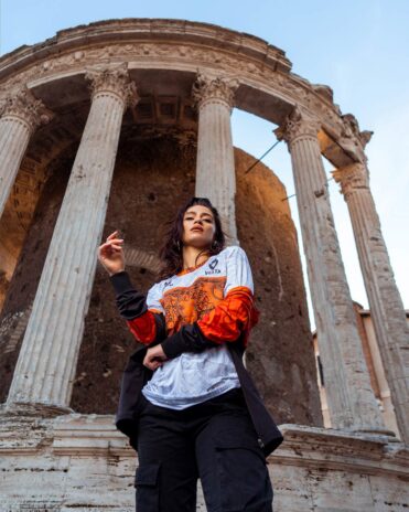 Divisa away Vesta calcio ispirata al tempio di Tivoli