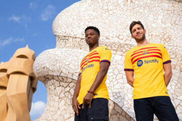 La maglia del Barcellona 2022-2023 Nike con la Senyera