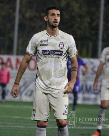 Divisa trasferta crotone bianca serie c 2022-23