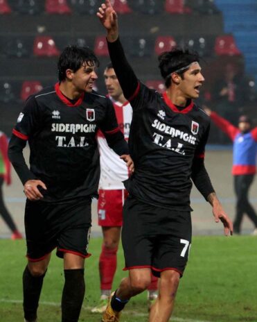 Terza maglia nera fiorenzuola erreà
