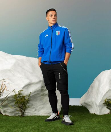 Giacca Italia Anthem reversibile: lato azzurro con Raspadori