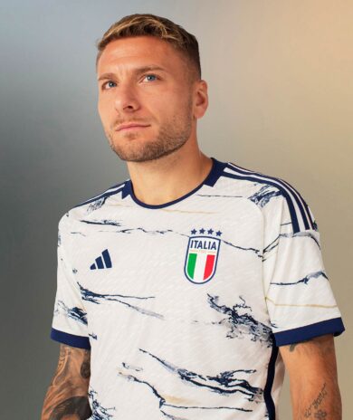 Immobile con la maglia bianca dell'Italia