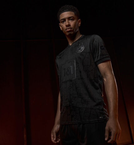 La maglia antracite del Borussia Dortmund 2023 Puma