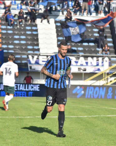 Kit Latina nerazzurro Serie C