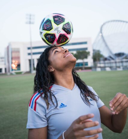 Macario con il pallone Adidas della Champions 2023
