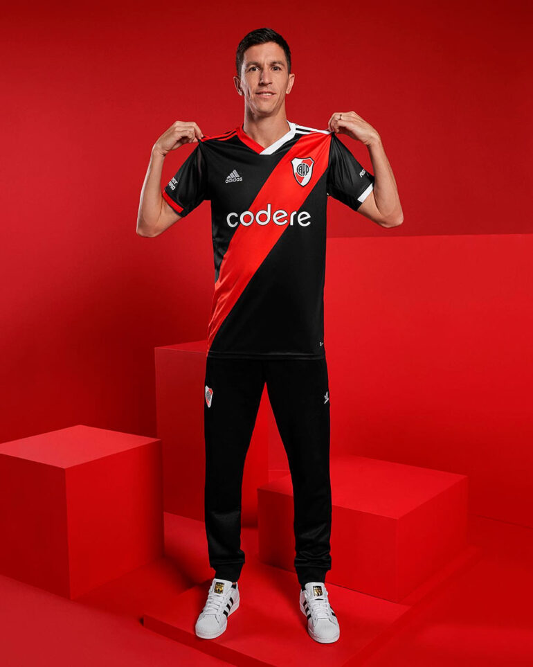 David Trezeguet segna un gran gol con la maglia del River Plate (VIDEO