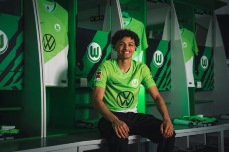 promo-maglie-home-wolfsburg-locker-room-23-24