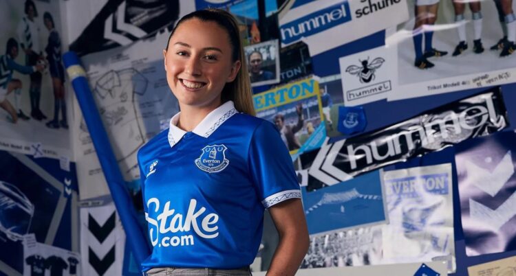 Donna Everton Home 23-24