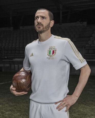 Bonucci con il kit Adidas celebrativo