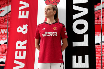 La nuova maglia del Manchester United 2023-2024