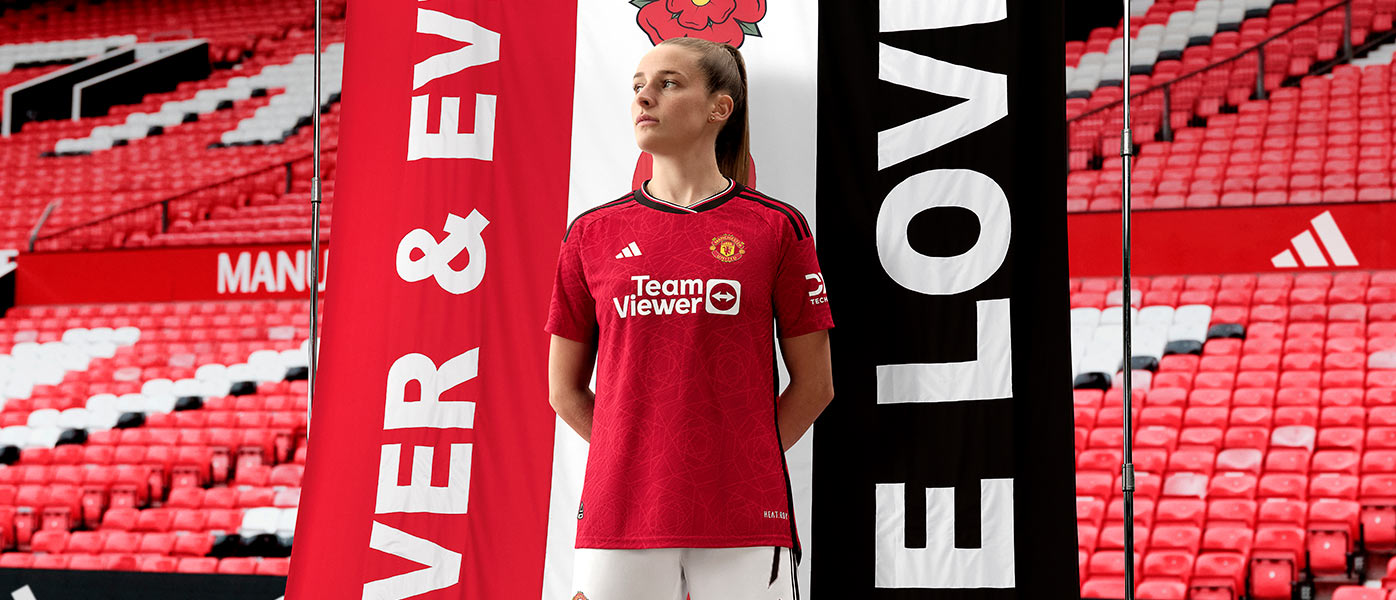 La nuova maglia del Manchester United 2023-2024
