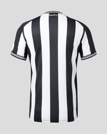 Retro maglia newcastle con le strisce bianconere