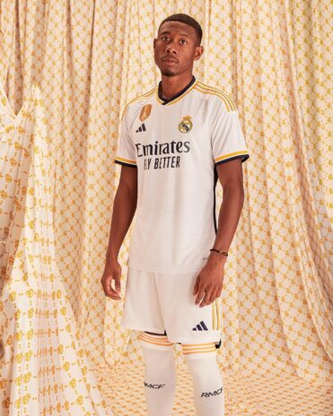 Alaba indossa la maglia del Real Madrid 2023-2024