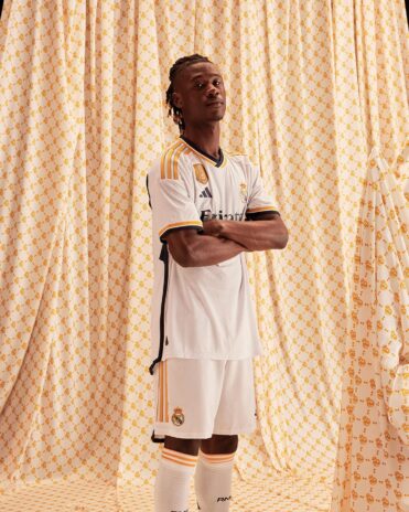 Camavinga con il nuovo kit del Real