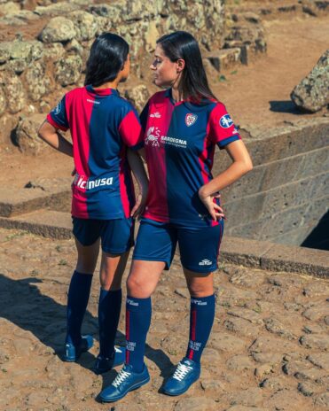 Divisa Cagliari Calcio 2023-2024