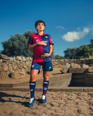 Ispirata alla madre terra la nuova maglia del cagliari