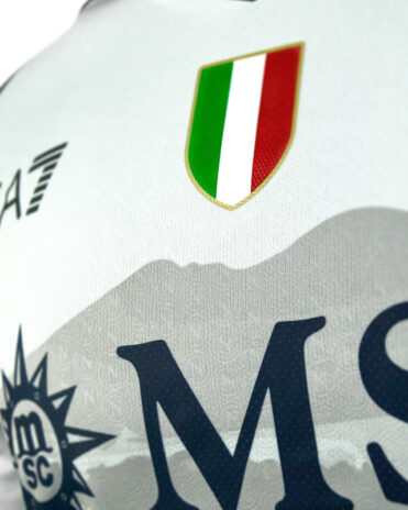 Dettaglio stampa Vesuvio maglia napoli