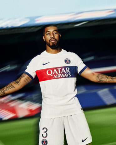 Kit Paris Saint-Germain 2023-2024 away