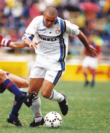 ronaldo-inter-97-98-away