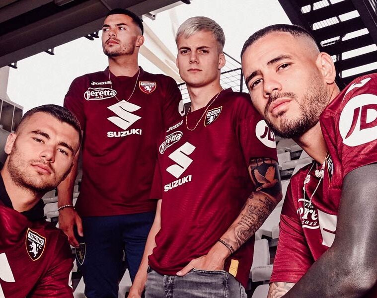 Maglia Macron Karlsruher SC Home 2025/26, Colore Blu, Per Uomo. Nuova Con Etichette. ATTENZIONE: Le Maglie Macron Cadono Piccole!