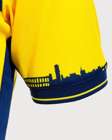Skyline di Verona sulle maniche della maglia