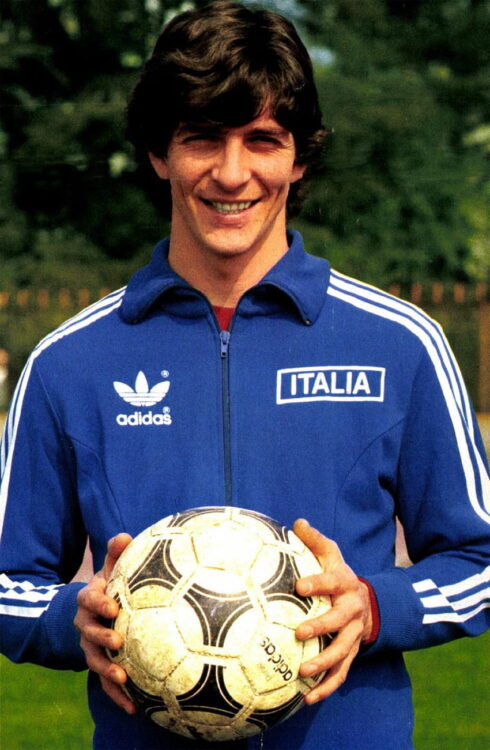Paolo Rossi con la felpa adidas dell'Italia anni 70