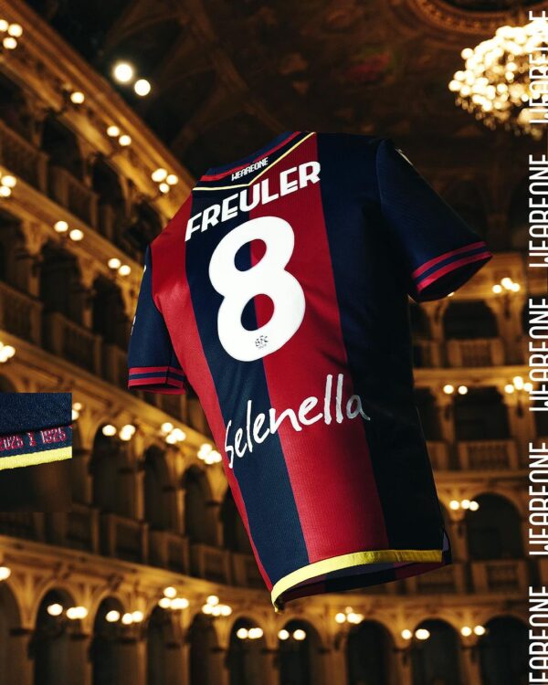 La maglia di Freuler numero 8 del Bologna