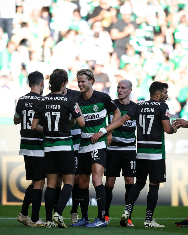 Font Sporting lisbona 2024-2025 maglia