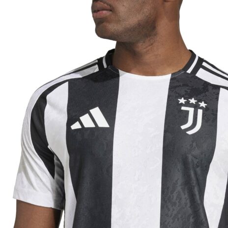 Sfondo grafica crateri luna maglia Juventus 2024