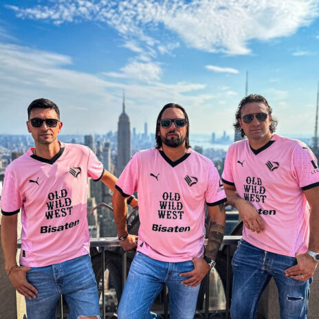 Pastore, Toni e Amauri con la nuova maglia del Palermo 2024-25 a New york