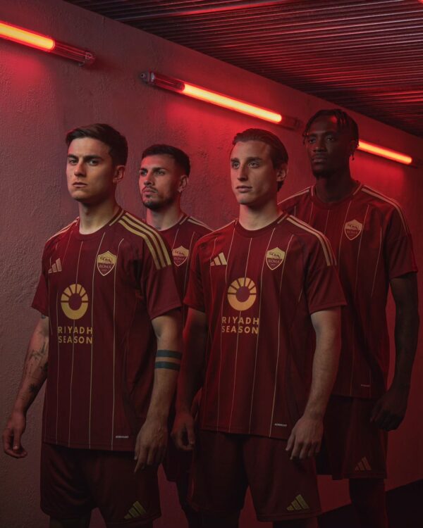 La nuova maglia della Roma firmata adidas